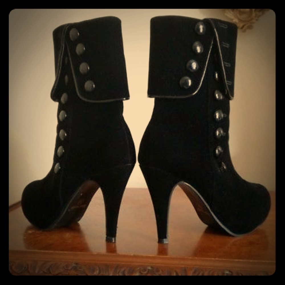 Black velvet ankle booties w\ decorative buttons